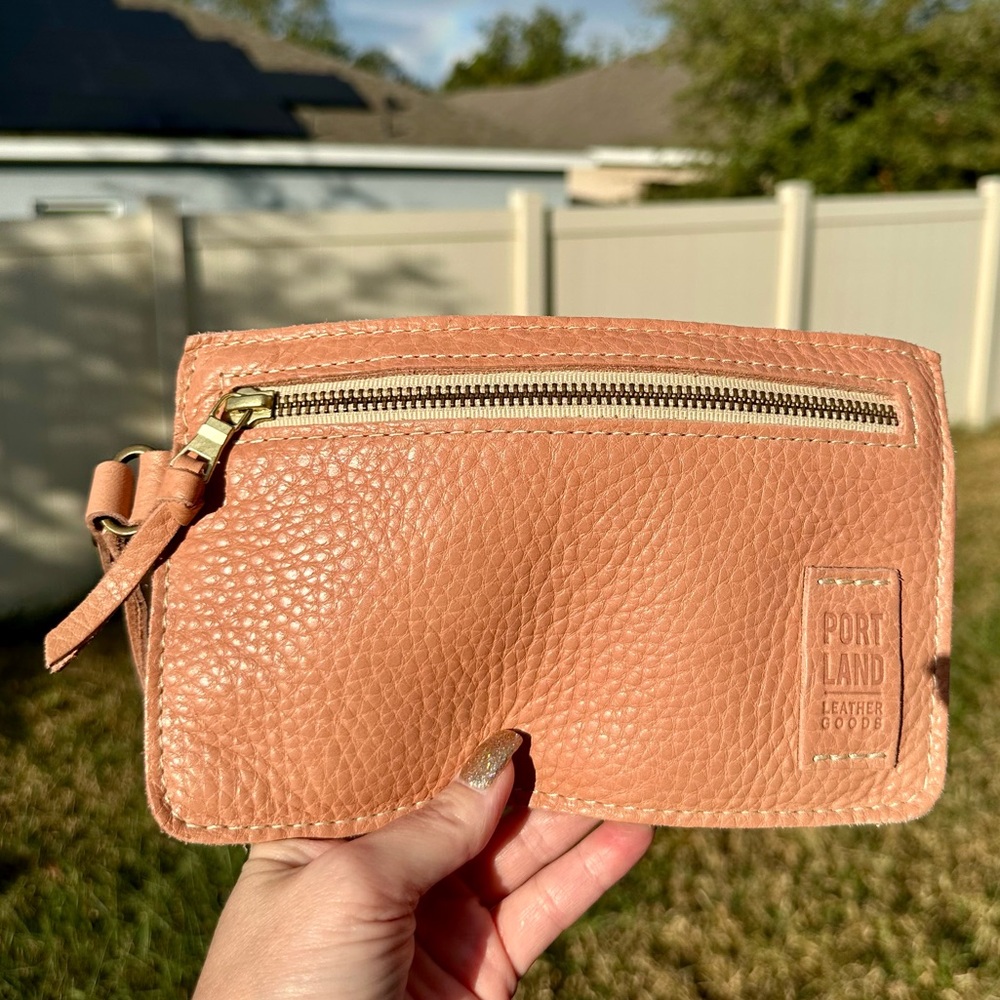 NWOT Portland Leather Goods Quartz Adriana wristlet pouch